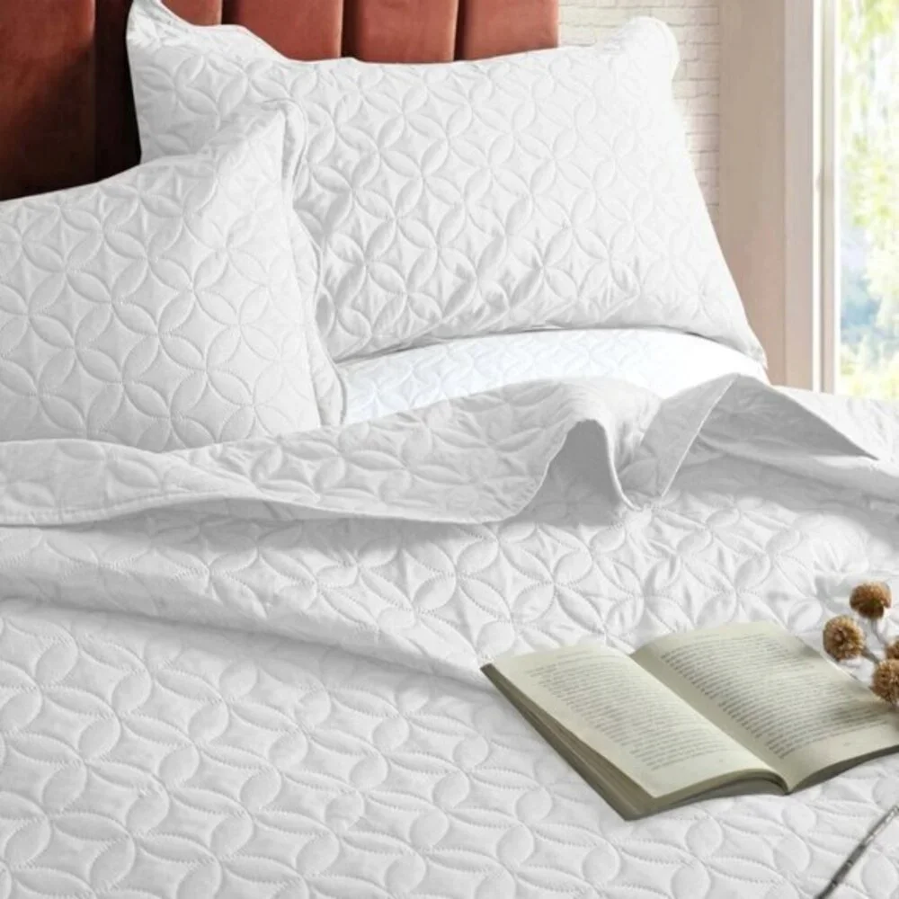 Elegant White Quilted Lightweight Bedspread 3pc Set Queen
